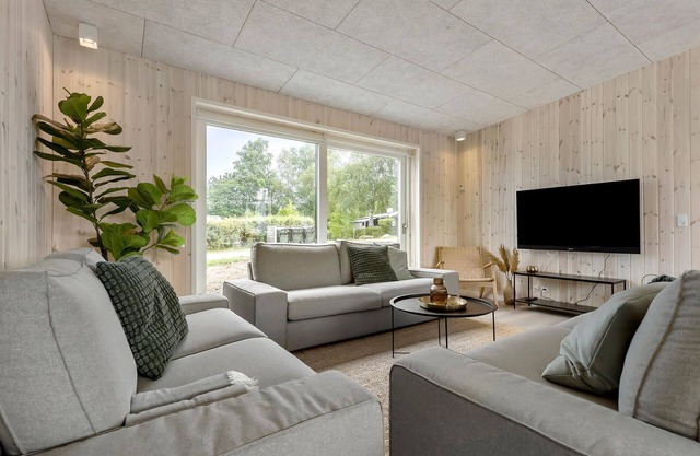 Awesome home in Glesborg with sauna