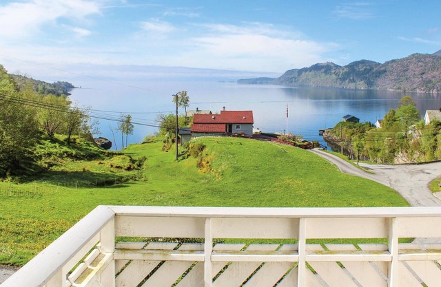 Awesome home in Holmefjord