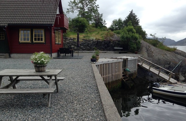 Awesome Home In Hyllestad With Kitchen