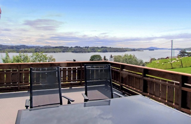 Awesome home in Kolnes