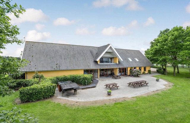 Awesome home in Løgstrup with sauna