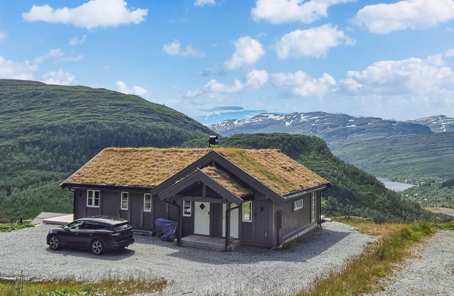Awesome home in Norheimsund with WiFi