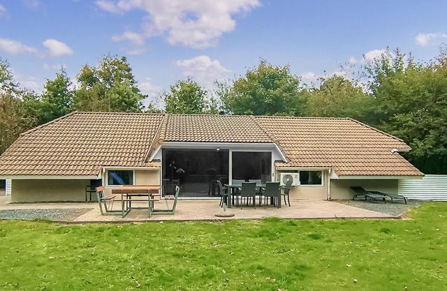 Awesome home in Oksbøl with kitchen