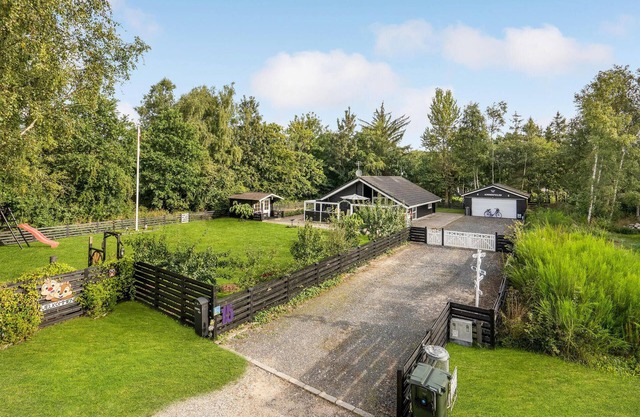 Awesome home in ørsted with WiFi