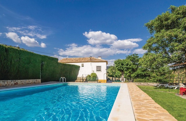 Awesome home in Rute with kitchen