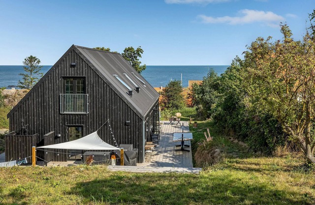 Awesome home in Svaneke with kitchen