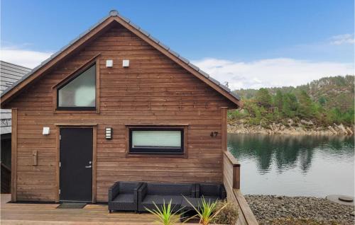 Awesome Home In Urangsvåg With Wifi