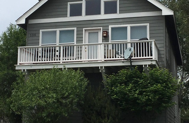 Awesome location! Next to river, close to downtown. Walk everywhere!
