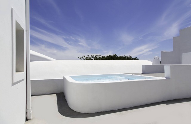 Ayoba Santorini