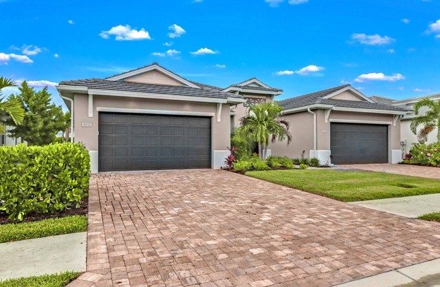Azure | 2bd+den/2ba |Furnished villa