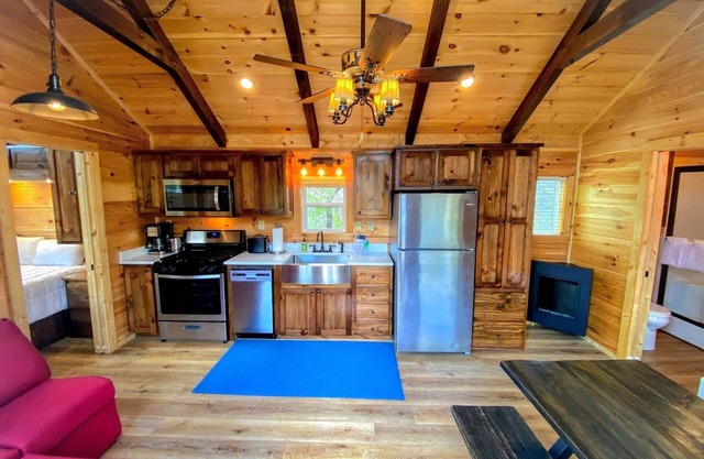 B1 NEW Awesome Tiny Home With A C Mountain Views Minutes to Skiing Hiking Attractions