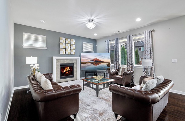 B16: Henna Villa: Corner lot, fenced, main w BR bath