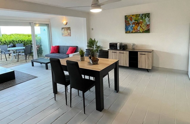 Baie Nettle beach villa 1130