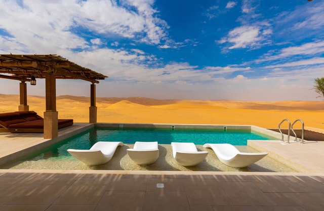 Bab Al Nojoum Bateen Liwa