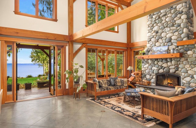 Bainbridge Is waterfront lodge w private beach access and extensive amenities