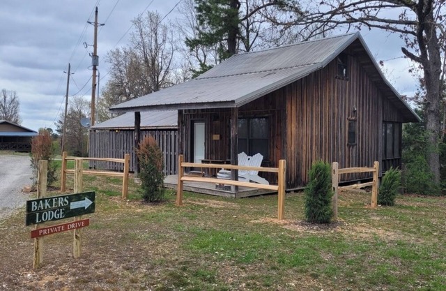 Baker Lodge - Ozarks Cabin - Lower Buffalo River - Sleeps 5
