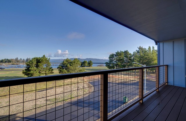 Balconies w/Scenic River Views: Hammond Townhome!
