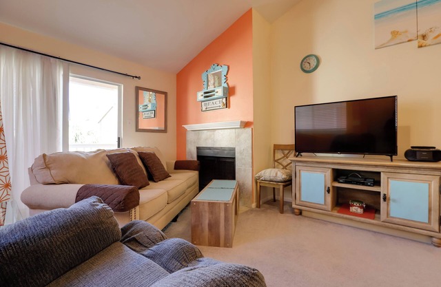 Balcony & Pool Access: Condo in Galveston!