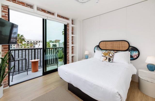 Balcony Room 303 | The Brick Boutique Hotel