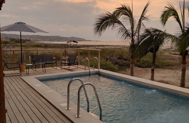 Ballena ocean front beach&pool house, Zorritos