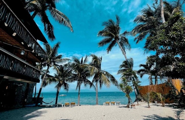 Bamboo House Beach Lodge & Restaurant