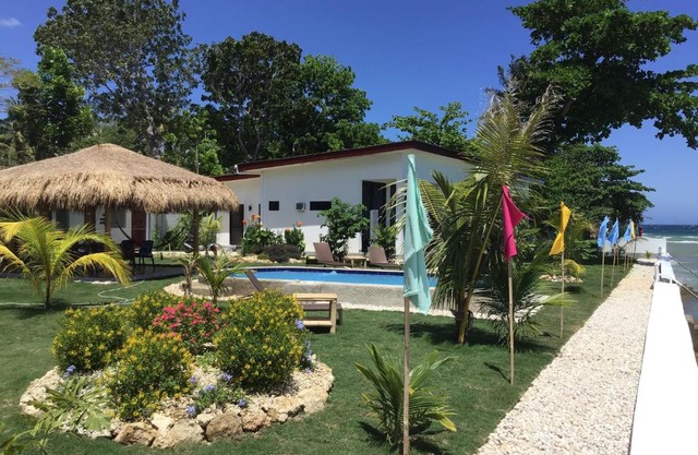 BambooBeachVilla2 AC NEW OCEANFRONT POOL sunsetview garden kitchen SATELLITE STARLINK WI-FI