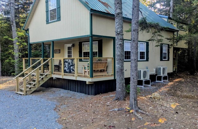Bar Harbor Cabin with Treehouse Suite & Hot Tub