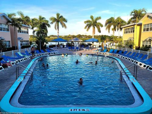 Barefoot Beach Resort in Indian Shores Minutes from Clearwater Beach