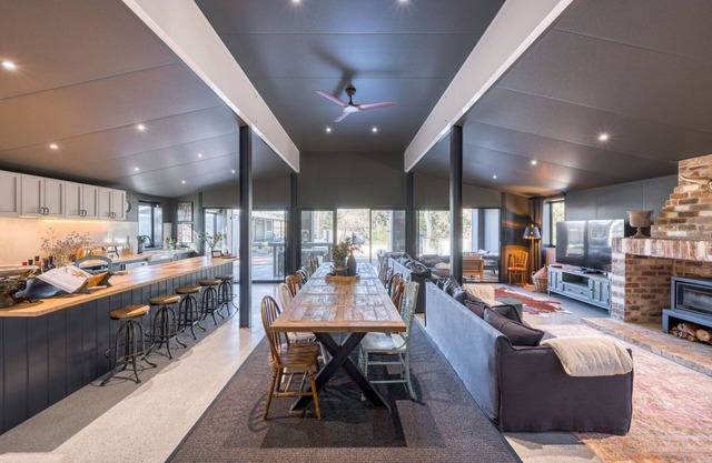 Barn & Cottage In Canyonleigh