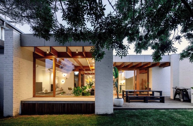 Barwon heads architect designed beach house heated pool, great location sleeps 8