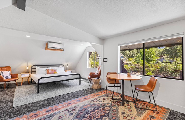 Basecamp Lodge - Cabin 6