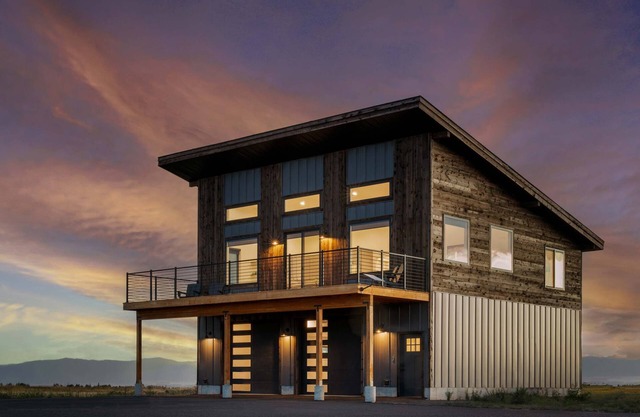 Basecamp Stays: Teton Views, Huge Deck, Stargazing