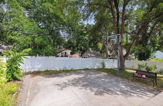 Basketball Court, Pickleball, Karaoke, 6 Beds