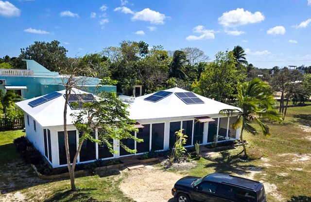 Bay Front Eco-Cottage/2 units/Corozal with WiFi, AC