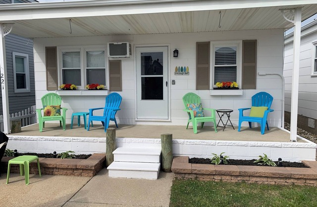 Bay Side Adorable 2 BR 1 Bath cottage