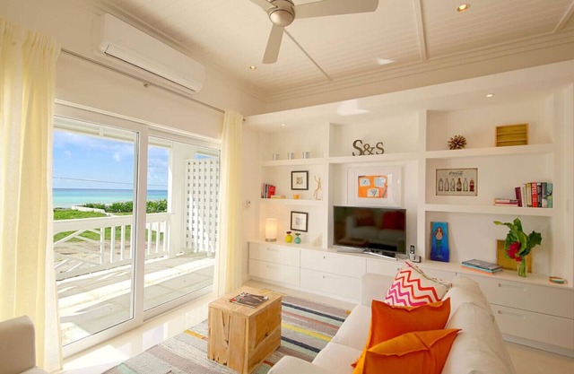 Bayfront 1BR Apt - Central Location & GREAT Rates!