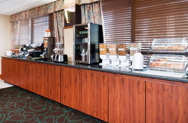 Baymont by Wyndham Clarksville Northeast