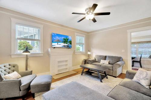 Bayshore Beauty Stylish 3BR SOHO Bungalow near Hyde Park