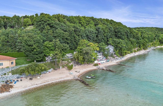 🌅 Bayshore House – Private Beach Power Island Views Opt RV Pads Firepit ➠ 7633