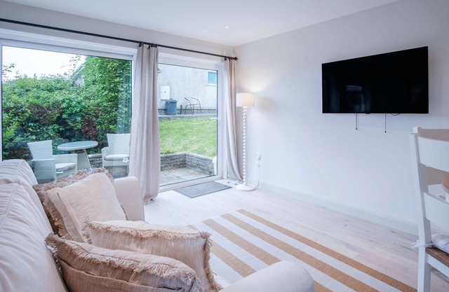 Bayview 3 - 2 Bedroom Chalet - Bayview Oxwich