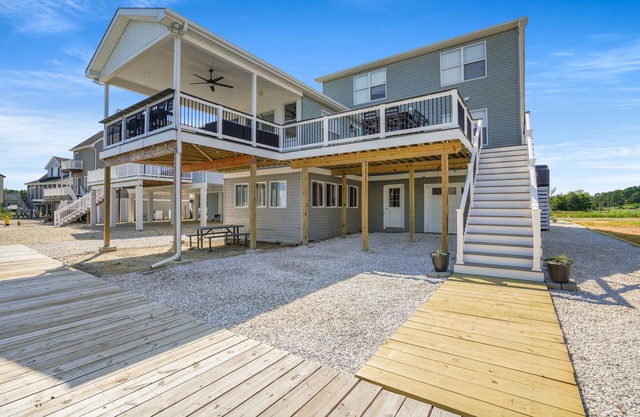 Bayview - Game Room, Waterfront, Pools!