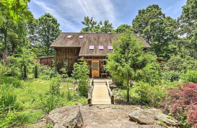 BBQ Deck + Views: 'Sweet Suite' in Leicester