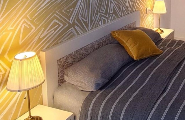 Be Magenta Art Home - Yellow style