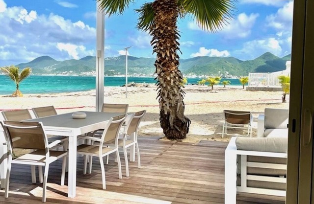 Beach front fabulous new all renovated unit 3 bedrooms 3 Baths, pools see view