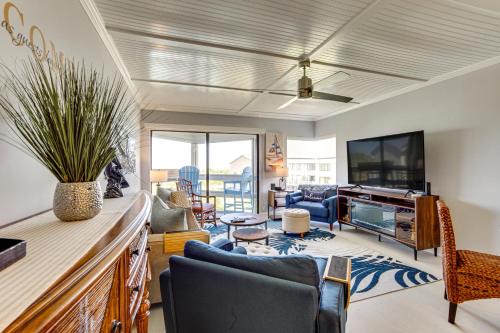 Beach Access Ocean-View Condo with Screened Balcony
