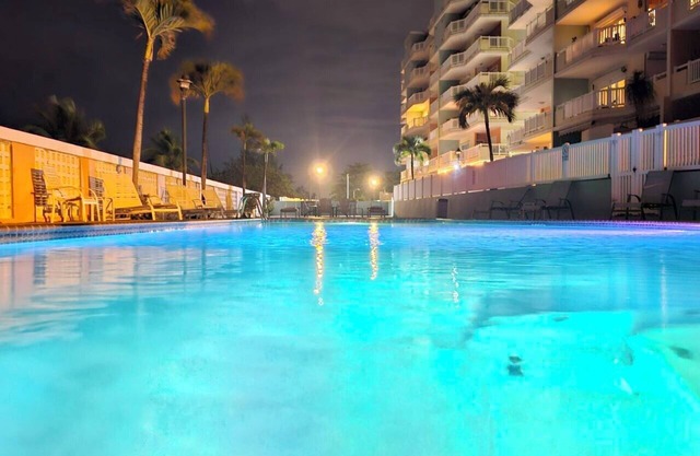 Beach condo with Pool and Ocean View