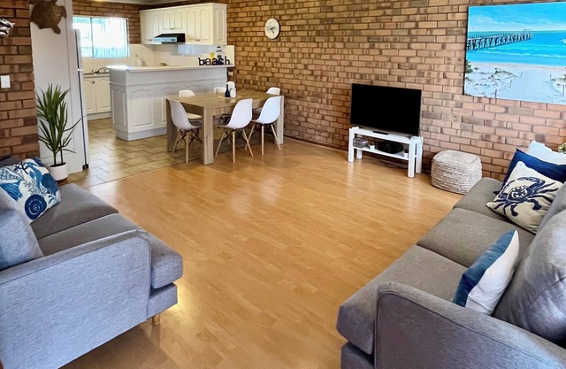 Beach Daze, Silver SandsnRelax & enjoy.one street from beach