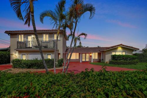 Beach Duplex - 3br 5ba Manor with Heated Pool