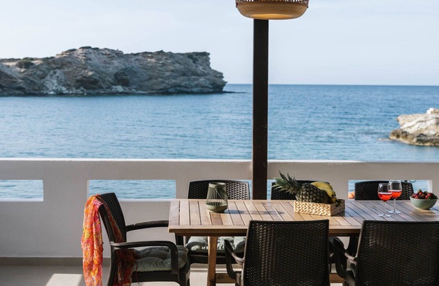 Beach front apartment with swimming pool ideal for families