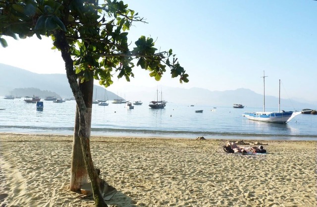 Beach front with comfort on Ilha Grande for up to 10 persons.